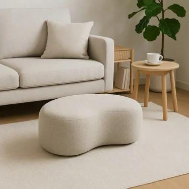 Imagem de Puff Curvo Moderno para Sala de Estar, Estofado em Tecido Bege, Design Contemporâneo