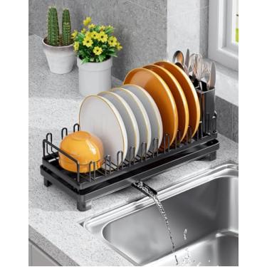 Imagem de OKZEST Escorredor de pratos pequeno para balcão de cozinha, escorredor de pratos com drenagem, organizador de pratos à prova de ferrugem com suporte de talheres para armários de cozinha, trailers