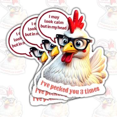 Imagem de (3 peças) Adesivo engraçado de frango – I May Look Calm But in My Head I've Pecked You 3 Times Decalque de vinil à prova d'água para laptop, copo, garrafa de água, capacete – 7,6 cm