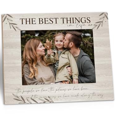 Imagem de Kneaotoaji Porta-retrato para a família – Presentes para a família para melhores amigos, as melhores coisas da vida são as pessoas que amamos, moldura de madeira para amigos, 12 x 18 cm, para pendurar