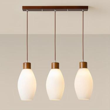 Imagem de Lustre linear moderno para interiores, com três lâmpadas pendentes, em madeira com cúpula de vidro branco, ideal para sala de jantar, restaurante, lounge, cozinha e ilha. Ideal para sala de
