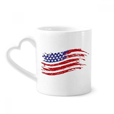 Imagem de Caneca de café cerâmica com a bandeira do país dos EUA específica com estrelas e listras copo de coração de vidro