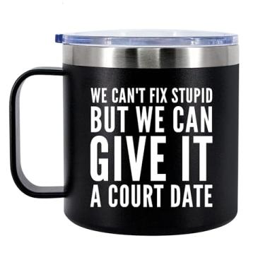 Imagem de Caneca térmica We Can't Fix Stupid But We Can Give It A Court Date 400 ml com alça e tampa Presentes de advogado para acampamento e viagem (400 ml)