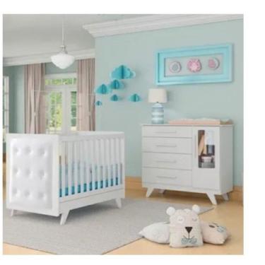 Imagem de Conjunto Para Quarto De Bebê Cômoda 1 Porta Com Janela E Berço Com Capitone Retrô Jolie Branco Brilho