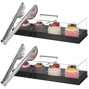 Imagem de 2 peças de suporte retangular de acrílico para bolo com tampa, bandeja de servir de 35,5 cm com tampa e alça, caixa de exibição de pastelaria de base preta com 2 peças de pinças de aço inoxidável