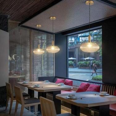 Imagem de Lustre pendente de vidro verde, pequeno e moderno, com cúpula de vidro canelado, estilo meados do século XX, ajustável, ideal para ilha de cozinha, sala de jantar, quarto e corredor.