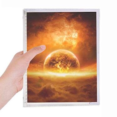Imagem de Caderno com estampa de planeta vermelho dourado como chamas queimando folhas soltas diário recarregável papelaria