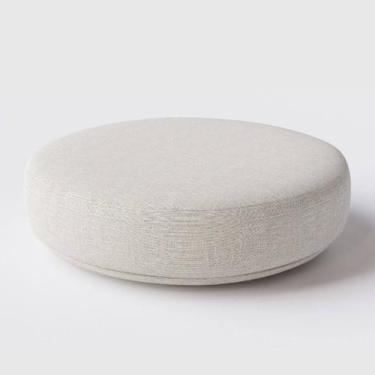 Imagem de Puff Decorativo Flat 80cm de Diâmetro em Linho Bege Claro - Home Mobil