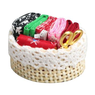 Imagem de Conjunto de móveis para casa de bonecas com cesta de costura em miniatura em escala 1:12