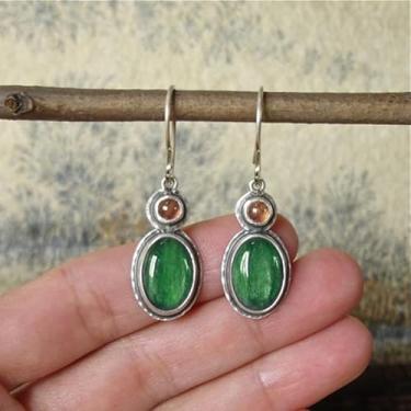 Imagem de 2 peças requintadas de brincos femininos multicoloridos de liga de estilo boêmio verde de pedra sintética, perfeitos para festas, reuniões e uso diário.