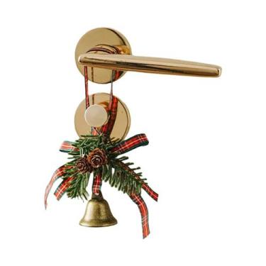 Imagem de Decoração De Porta De Natal: Sinos De Natal, Laço De Veludo, Pinhas - 