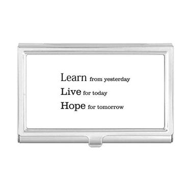 Imagem de Capa com porta-cartões de visita com citação Learn Live Hope