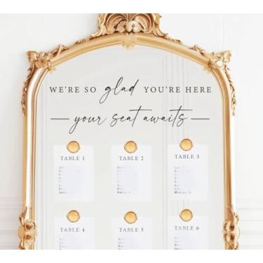 Imagem de JarThenaAMCS Adesivos espelhados para quadro de assentos de casamento We' re So Glad You' re Here Letras removíveis decalques de vinil para placa de janela de vidro decoração de casamento, preto