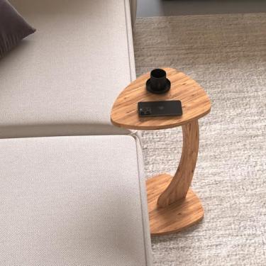 Imagem de Mesa de design triangular em forma de C para sofá em lugares pequenos, mesa lateral em forma de cobertura para sofá e cabeceira com rodas, bandeja de café e lanche para sala de estar, escritório