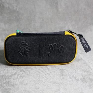Imagem de Puff Life Mini Estojo Preto e Amarelo, Collab com Whiderson Nunes, Case Organizadora com Design Exclusivo