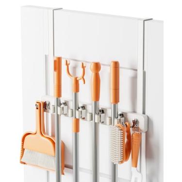 Imagem de Vosturdy Suporte de parede para esfregão e vassoura, sem furadeira sobre a porta, vassoura e suporte de esfregão com 4 compartimentos e 2 ganchos, cabide de ferramentas de madeira para lavanderia