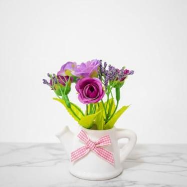 Imagem de Mini Arranjo Provence: Regador de Porcelana com Flores Delicadas – Charme e Elegância (MODELO 3)