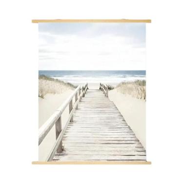 Imagem de Pintura Em Rolo De Madeira Com Cena De Praia: Gaivota, Árvore, Ponte E