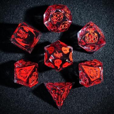 Imagem de Cusdie Conjunto de dados DND de 7 peças com bordas afiadas com padrão de dragão - perfeito para jogos de tabuleiro RPG de mesa para presentear e colecionar (vermelho transparente com fumaça branca)