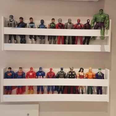 Imagem de Combo 2 Prateleiras Organizadoras Montessorianas em100% MDF Branco, 60x15x15 cm, para Bonecos e Bonecas, com Kit de Instalação