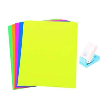 Imagem de Vaveren Conjunto de artesanato com furador de selos postais e 15 folhas de cartolina. Perfurador versátil para criar etiquetas de presente e cartões.