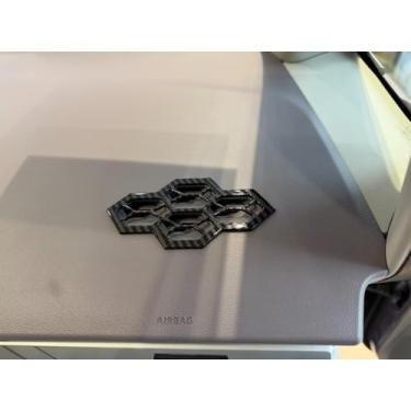 Imagem de GZPLMYKJYXGSPL Acessórios de interior de carro penetrantes de cobertura total, compatível com MG MG4 2026- Painel de saída de ar de controle central decoração de tira decorativa de fibra de carbono