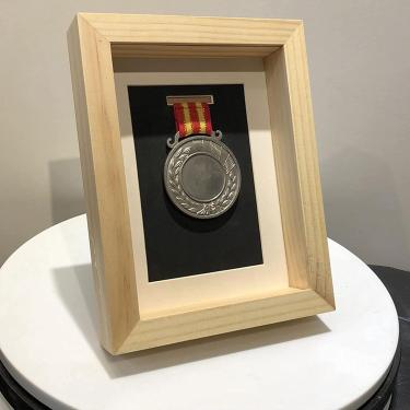 Imagem de Moldura De Exibição De Medalha, Molduras De Fotos De Caixa 3d De Medalha Esportivamoldura De Foto De Imagem Com Certificado Personalizado Com Título, Wood Color, 1 medal