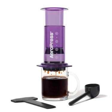 Imagem de AeroPress Clear Purple Coffee Press, prensa francesa multifuncional, cafeteira manual estilo espresso e pour-over, preparo em 2 minutos, cafeteira portátil pequena para viagem e acampamento