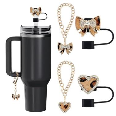 Imagem de Orehymbe Conjunto de acessórios leopardo compatível com copo Stanley de 850 g 1,134 g com alça, incluindo 2 tampas reutilizáveis de cobertura de palha de 10 mm e 2 peças de pingentes de corrente fofos