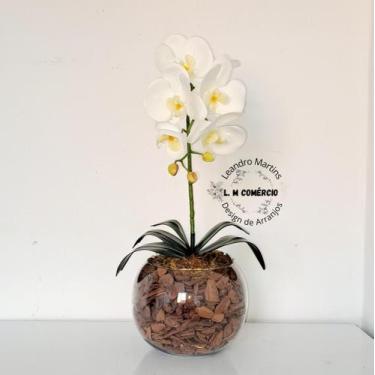Imagem de Arranjo Orquídea Branca Uma Haste Borboleta 3D Realista Permanente Sil