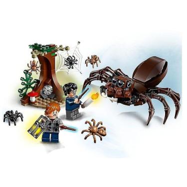 Imagem de Os blocos de construção do modelo Aragog`s Lair com o Magic Movie Act