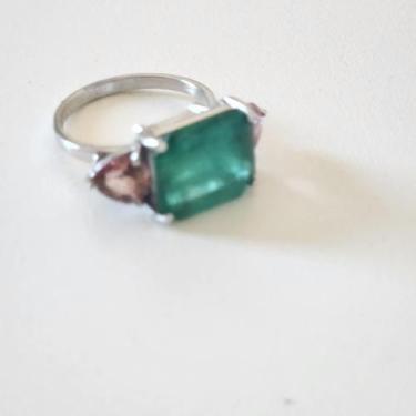 Imagem de Anel com esmeralda e turmalina rosa ouro 18k branco. Aro 19 Rosangela 