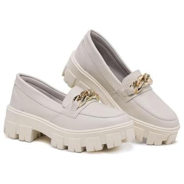 Imagem de Mocassim Feminino com Solado Tratorado Elevado e Corrente Decorativa de Estilo Atual