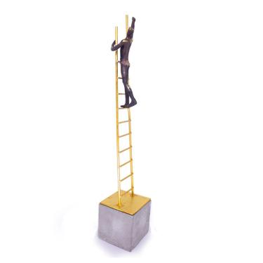 Imagem de Escultura Decorativa Homem Escada Em Poliresina Preto-dourado 46,5 Cm F04 - D'rossi