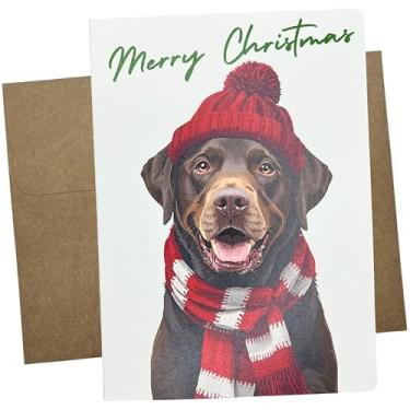 Imagem de Cartão de Natal Premium Holiday Chocolate Lab, 13 x 7 polegadas e em branco dentro, papel branco pesado com envelope Kraft, feito nos EUA, design de cachorro em chapéu de inverno vermelho - 1340