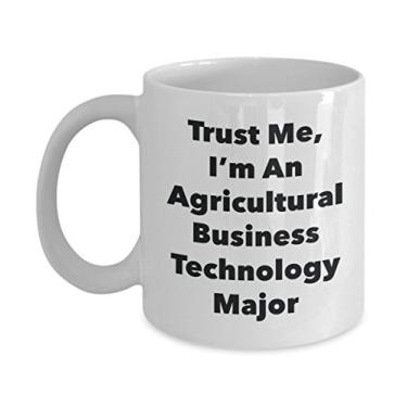 Imagem de Caneca Trust Me, I'm An Agricultural Business Technology Major - Caneca de café divertida - Lindas ideias de presentes de formatura para amigos e colegas de classe