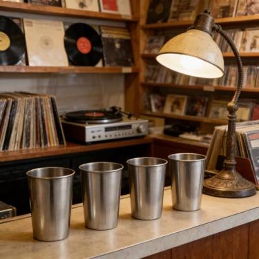 Imagem de Copo de cerveja de aço inoxidável de 162 g, inquebrável e empilhável, pacote com 4 copos de metal