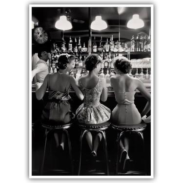 Imagem de Pôster vintage preto e branco moderno feminino bebendo coquetel arte de parede decoração de quarto feminino retrô impressões em tela de álcool três amigos fotos para bar carrinho apartamento