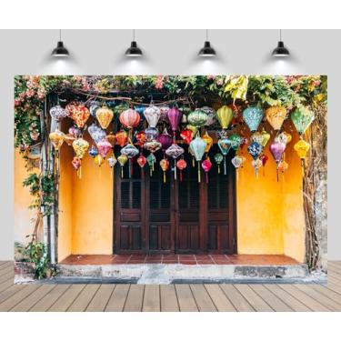 Imagem de CHNYWORK 2,7 x 1,8 m, cenário de rua do Vietnã, lanternas coloridas da Ásia, fundo de janela de madeira, casa amarela, decoração de festa, viagem, crianças, adultos, retratos artísticos, adereços de