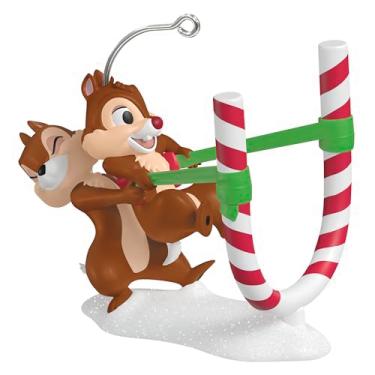 Imagem de Hallmark Keepsake Enfeite de Natal 2025, Disney Chip e Dale Candy Cane Catapulta, presentes para fãs da Disney