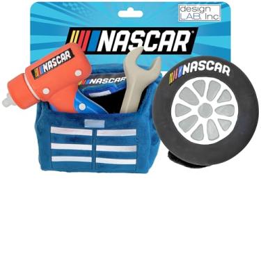 Imagem de design LAB, Inc. Produto oficial NASCAR | Conjunto de brinquedos para cães com carro de corrida de látex, caixa de ferramentas de pelúcia e brinquedo de rebocador de chave de impacto para cães |