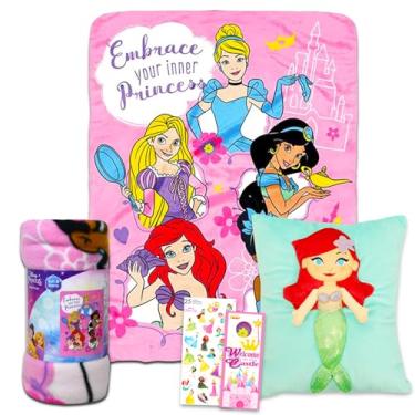 Imagem de Disney Conjunto De Cobertor E Travesseiro Viagem Das Princesas - Pacote Com Cobertor, Pelúcia Da Ariel, Adesivos Muito Mais, Acessórios Para Crianças