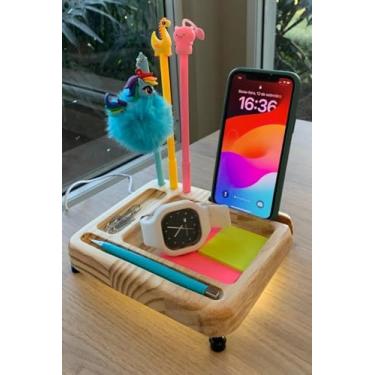 Imagem de Organizador de Mesa Iluminado LED USB – Madeira Natural com Suporte para Celular, Canetas, Post-its e Base Iluminada