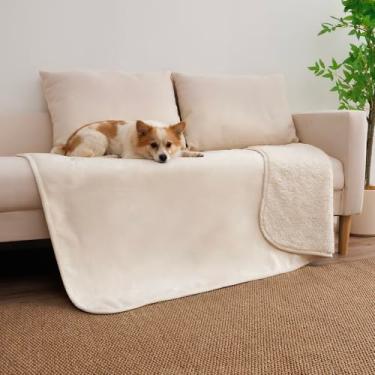 Imagem de Tuffeel Cobertor impermeável para cães grandes, cobertor de lã de ovelha à prova de vazamento para gatos, protetor de sofá-cama reversível lavável na máquina - 101 x 127 cm, bege