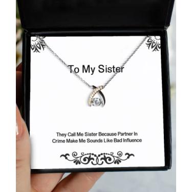Imagem de Presentes exclusivos para irmã - They Call Me Sister Because Partner in Crime Make Me, colar especial de Natal com a frase "Little Sister"
