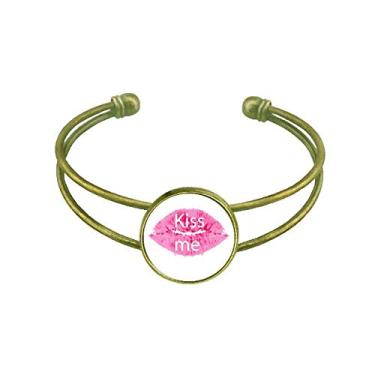 Imagem de Pulseira de Dia dos Namorados com Lábios Rosa Kiss Me Bracelete Retrô