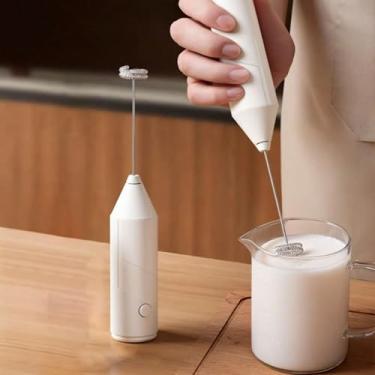 Imagem de Batedor portátil alimentado por bateria branca - batedor elétrico portátil para bebidas e uso na cozinha (pilhas não incluídas)