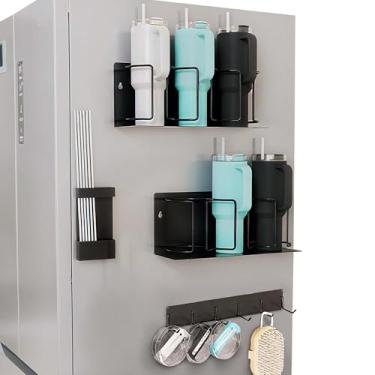 Imagem de Suporte magnético Stanley para geladeira – comporta 8 copos, organizador de garrafa de água com suporte de tampa de 7 ganchos e armazenamento de palha, compatível com copos Stanley de 20/30/1,134 g
