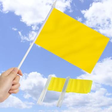 Imagem de Mini bandeira amarela pacote com 12 - Bandeiras pequenas em branco amarelas sólidas em miniatura - Resistente ao desbotamento e cores vivas - 12 x 20 cm com mastro sólido e topo de lança