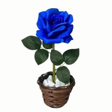 Imagem de Arranjo de Rosa Artificial com Vaso Trançado de Vime e Pedras Brancas Decorativas - Enfeite Romântico e Sofisticado para Decoração de Casa(AZUL)